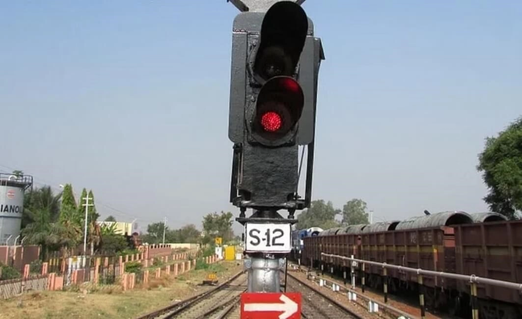 Railway Signaling and Telecommunication