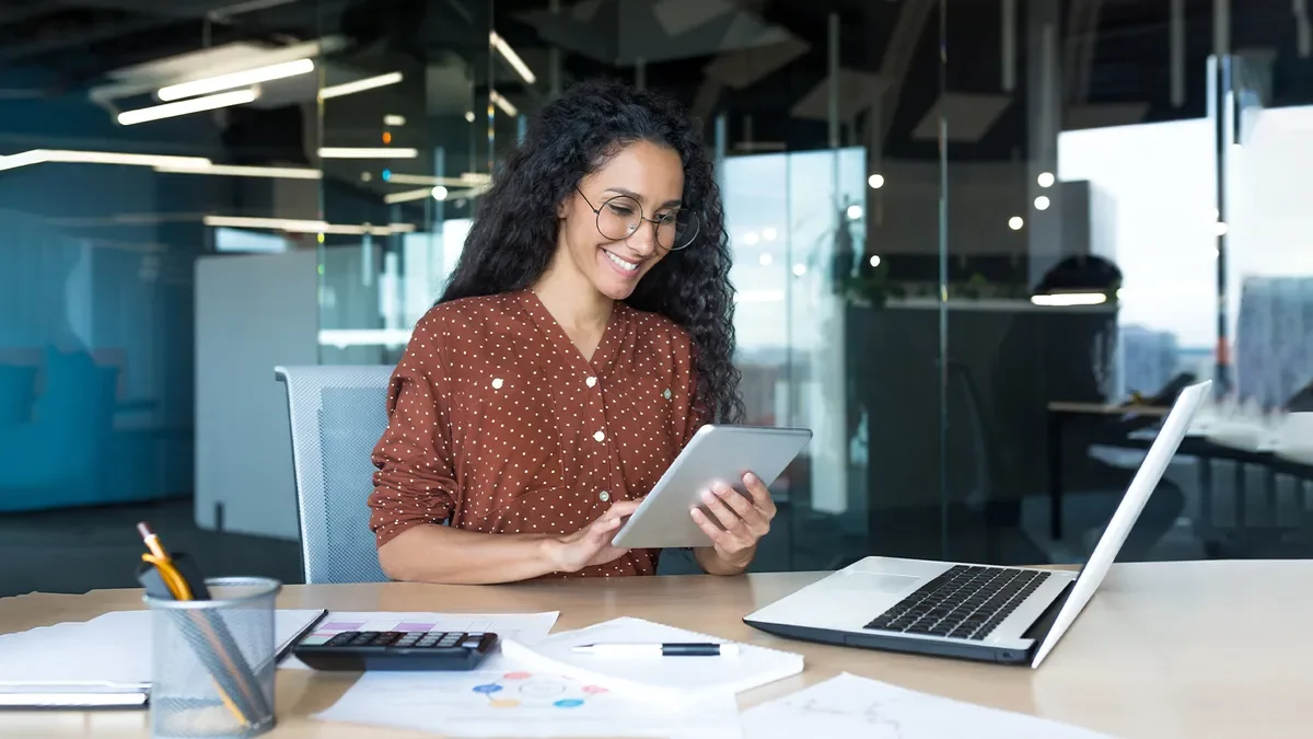 Get Ready to Step Into the World of Commerce with B.Com Hons Course Details